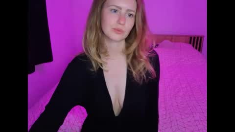 Lura online show from May 3, 7:42 pm