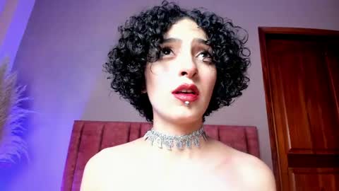 Lyravendrell online show from April 23, 3:25 am