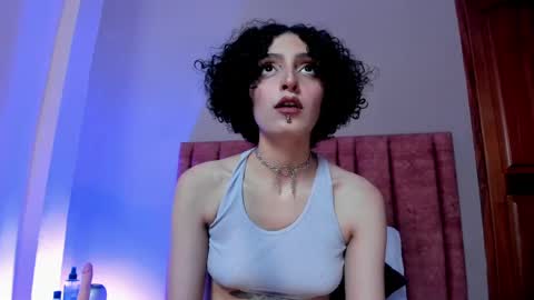 Lyravendrell online show from April 24, 1:40 am