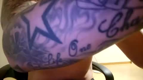 Snapshot of m1guele chatting on February 23, 4:28 am Fucklover online show from February 23, 4:28 am