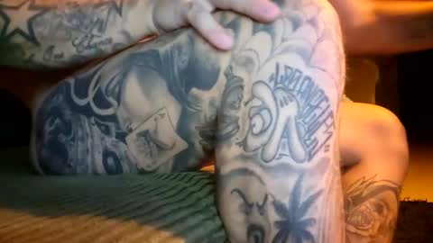 Snapshot of m1guele chatting on October 25, 2:45 am Fucklover online show from October 25, 2:45 am