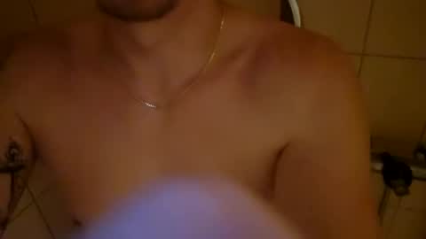 Snapshot of m1guele chatting on February 19, 10:09 pm Fucklover online show from February 19, 10:09 pm