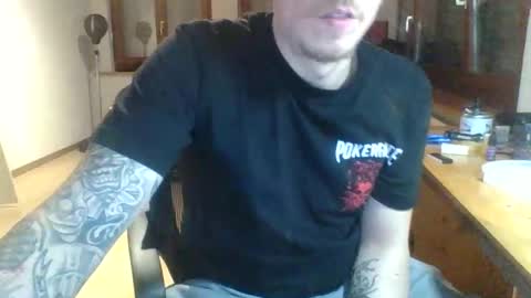 Snapshot of m1guele chatting on March 2, 6:40 pm Fucklover online show from March 2, 6:40 pm