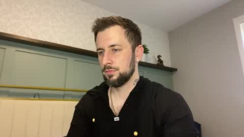 m_stephen online show from May 1, 11:37 am