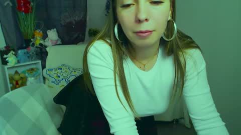 Vikki online show from April 26, 1:42 pm