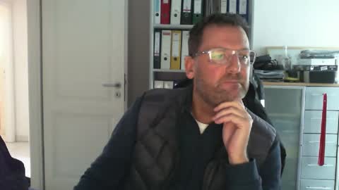 Snapshot of macfly67 chatting on December 6, 12:22 pm macfly67 online show from December 6, 12:22 pm