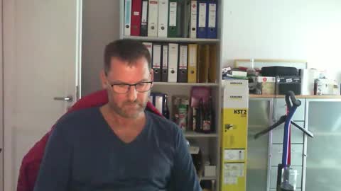 Snapshot of macfly67 chatting on October 4, 7:28 am macfly67 online show from October 4, 7:28 am