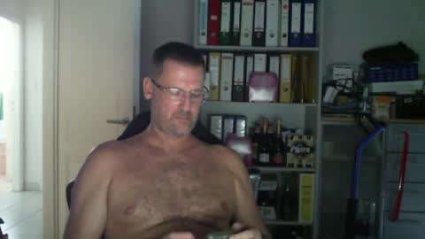 macfly67 online show from August 9, 6:12 pm