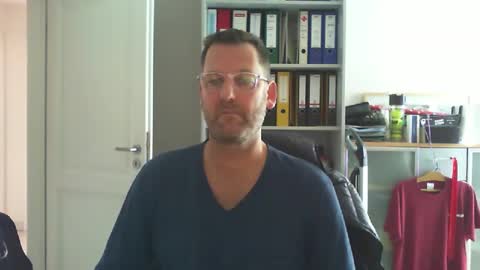 Snapshot of macfly67 chatting on February 8, 10:18 am macfly67 online show from February 8, 10:18 am