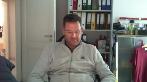 Snapshot of macfly67 chatting on January 6, 12:46 pm macfly67 online show from January 6, 12:46 pm