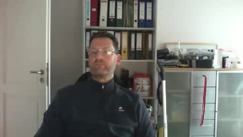 Snapshot of macfly67 chatting on December 2, 10:03 am macfly67 online show from December 2, 10:03 am