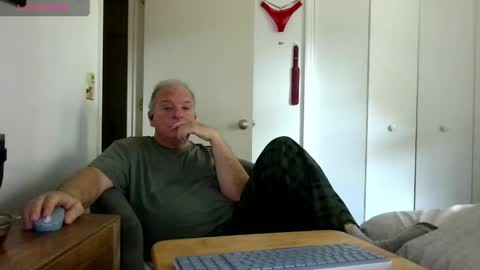 mackdocc001 online show from April 23, 8:21 pm