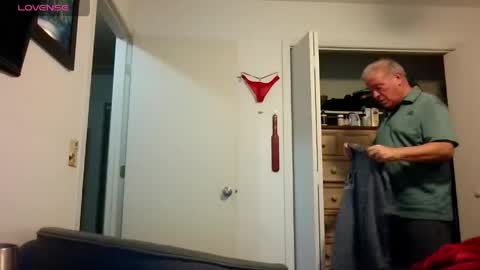 mackdocc001 online show from April 30, 11:37 am