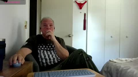 mackdocc001 online show from April 27, 5:43 pm