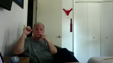 mackdocc001 online show from April 22, 6:04 pm