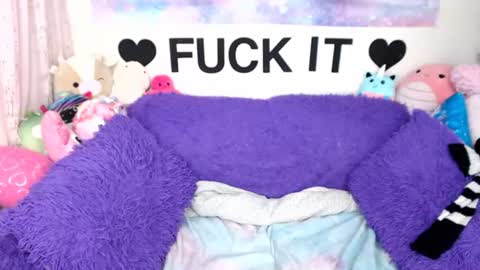 Mackenzie Wolfe online show from July 24, 4:20 am