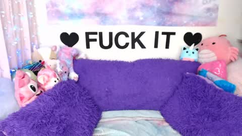 Mackenzie Wolfe online show from April 30, 4:06 am