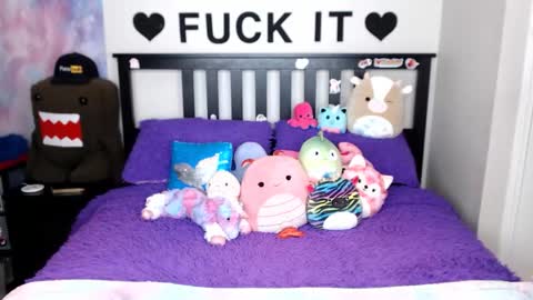 Mackenzie Wolfe online show from February 2, 4:53 am