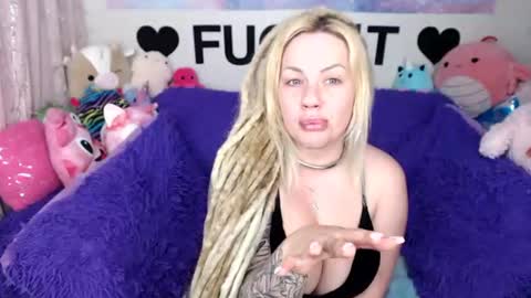 Mackenzie Wolfe online show from July 15, 4:18 am