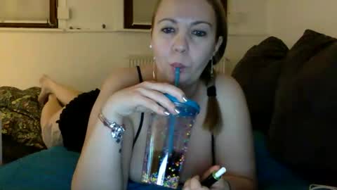 Madaluna online show from March 6, 9:47 pm