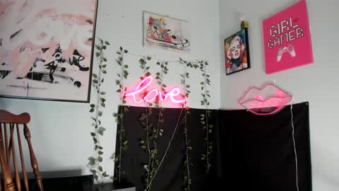 Snapshot of maddi_avalon chatting on December 22, 6:06 am Maddi Avalon online show from December 22, 6:06 am