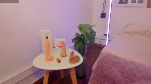 Maddierosee online show from March 18, 3:34 am