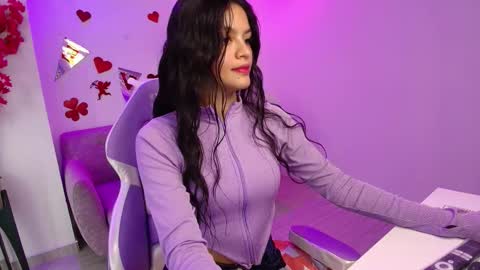 maddie_t18 online show from February 17, 11:31 am