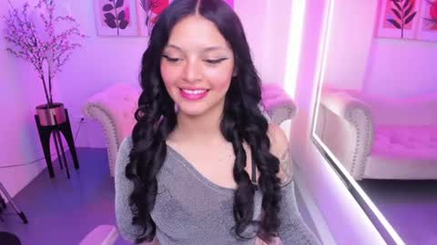 maddie_t18 online show from July 16, 11:57 am