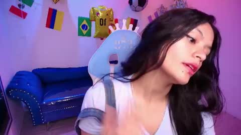 maddie_t18 online show from June 24, 11:50 am