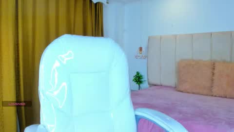 Snapshot of maddy_rouse_01 chatting on October 9, 4:29 am maddy_rouse_01 online show from October 9, 4:29 am