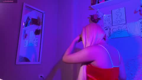 Snapshot of madelinebenet chatting on February 23, 12:30 am Madeline online show from February 23, 12:30 am