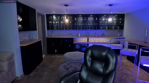 Snapshot of madelinefox_ chatting on March 6, 9:03 am Madeline online show from March 6, 9:03 am