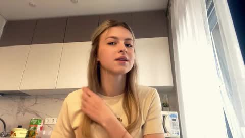 Kira online show from March 18, 1:50 pm