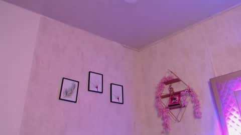 madhison_5 online show from April 30, 5:40 pm