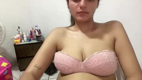 Snapshot of madison_tits chatting on October 29, 12:23 am madison_tits online show from October 29, 12:23 am