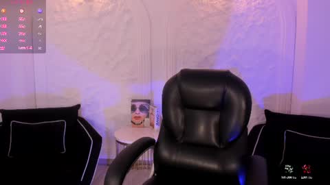 Madison Kane online show from July 25, 11:30 am