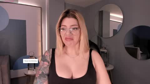 Madison Kane online show from April 28, 11:25 am