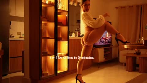 madisonlara online show from June 5, 7:30 pm