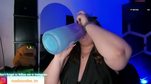 madissonlee__ online show from June 27, 4:07 am