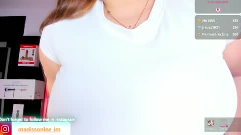 madissonlee__ online show from July 17, 10:33 pm