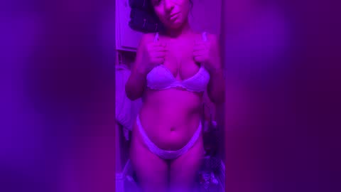 madisthereee online show from March 22, 1:26 pm