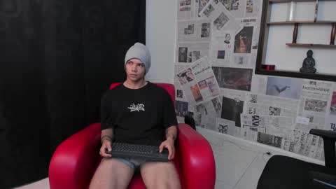 Snapshot of magic_boy01 chatting on February 11, 11:22 pm Damian Rivers online show from February 11, 11:22 pm