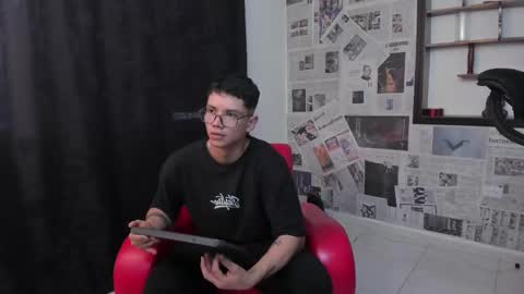 Snapshot of magic_boy01 chatting on February 10, 10:30 pm Damian Rivers online show from February 10, 10:30 pm