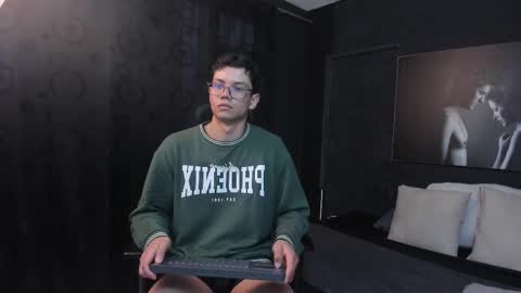 Snapshot of magic_boy01 chatting on October 13, 9:50 pm Damian Rivers online show from October 13, 9:50 pm