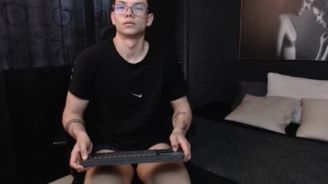 Snapshot of magic_boy01 chatting on October 10, 9:41 pm Damian Rivers online show from October 10, 9:41 pm