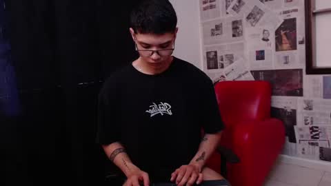 Snapshot of magic_boy01 chatting on March 3, 7:17 pm Damian Rivers online show from March 3, 7:17 pm