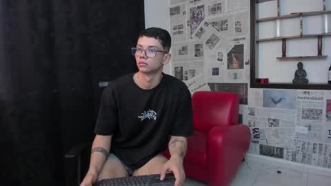 Snapshot of magic_boy01 chatting on February 5, 7:53 pm Damian Rivers online show from February 5, 7:53 pm