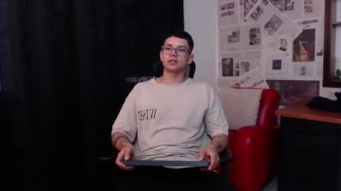 Snapshot of magic_boy01 chatting on February 28, 8:07 pm Damian Rivers online show from February 28, 8:07 pm