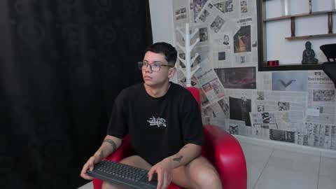 Snapshot of magic_boy01 chatting on February 4, 11:59 pm Damian Rivers online show from February 4, 11:59 pm