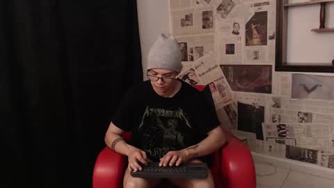 Snapshot of magic_boy01 chatting on October 9, 9:31 pm Damian Rivers online show from October 9, 9:31 pm